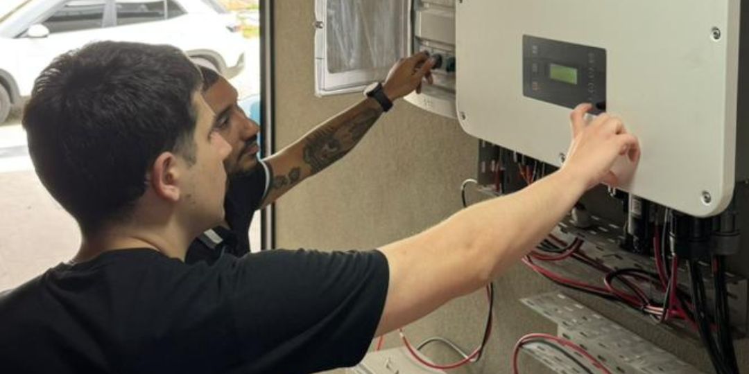 sistema-híbrido-de-energia-solar-manutenção