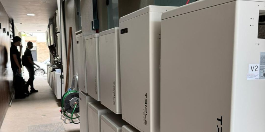 sistema-híbrido-de-energia-solar-bateria